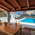 In With Swimming Pool Holiday home