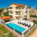 In With Swimming Pool Holiday home Fazana