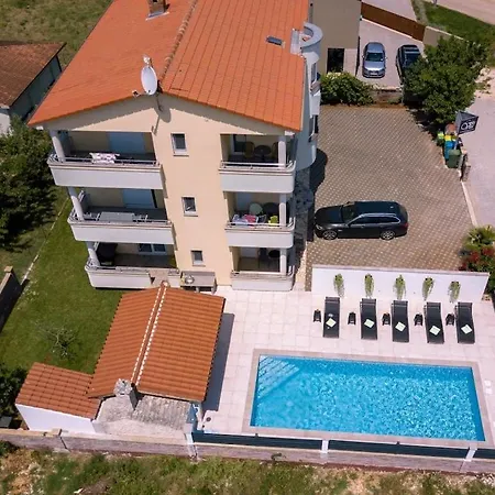 In With Swimming Pool Ferienhaus Fažana