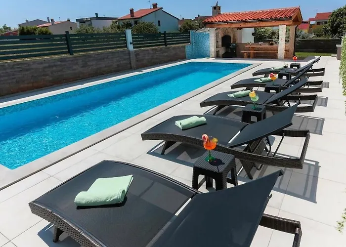 In With Swimming Pool