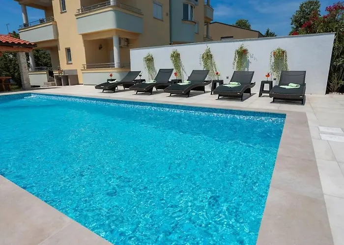 In With Swimming Pool Ferienhaus