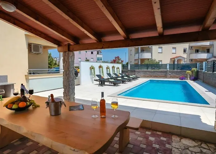 In With Swimming Pool Ferienhaus