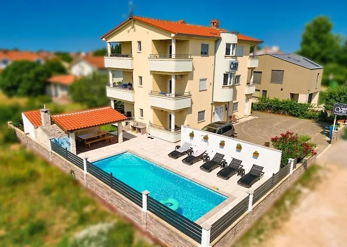 In With Swimming Pool Ferienhaus Fažana
